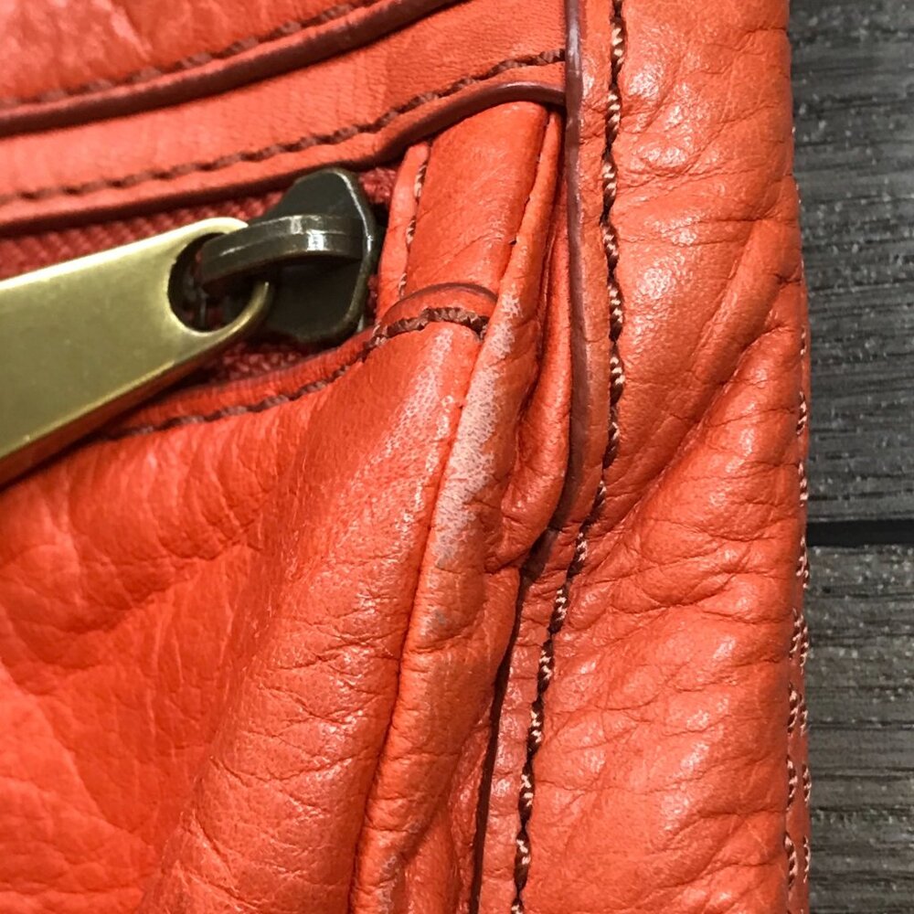 FOSSIL Explorer Crossbody Bag Orange Pebbled Leather Zip Top‎ Purse Pockets FLAW - Picture 4 of 16